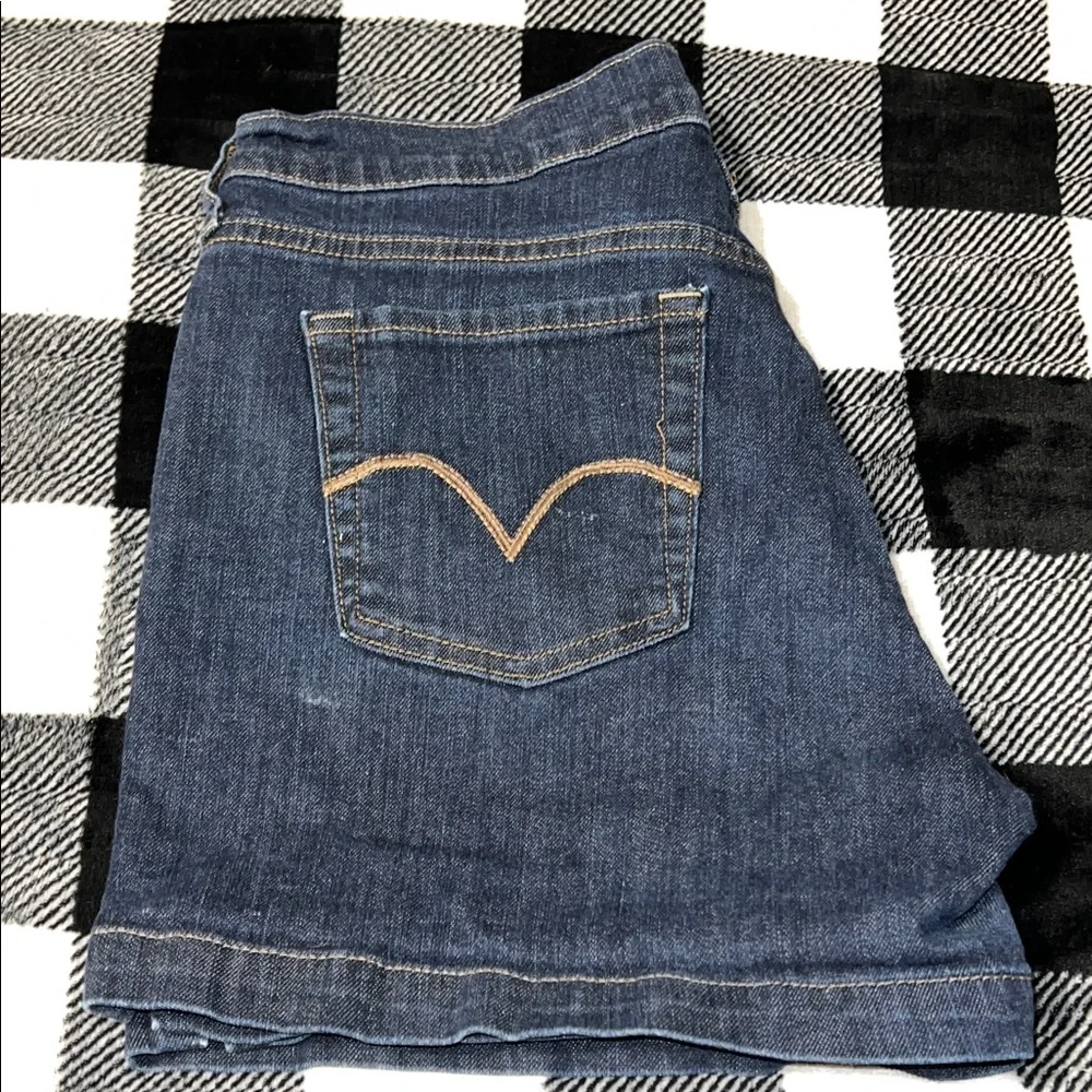 Women’s Levi’s 5 Pocket Denim Shorts/Size 12 - Picture 8 of 8